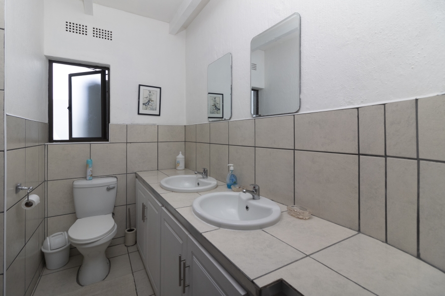 6 Bedroom Property for Sale in West Beach Eastern Cape